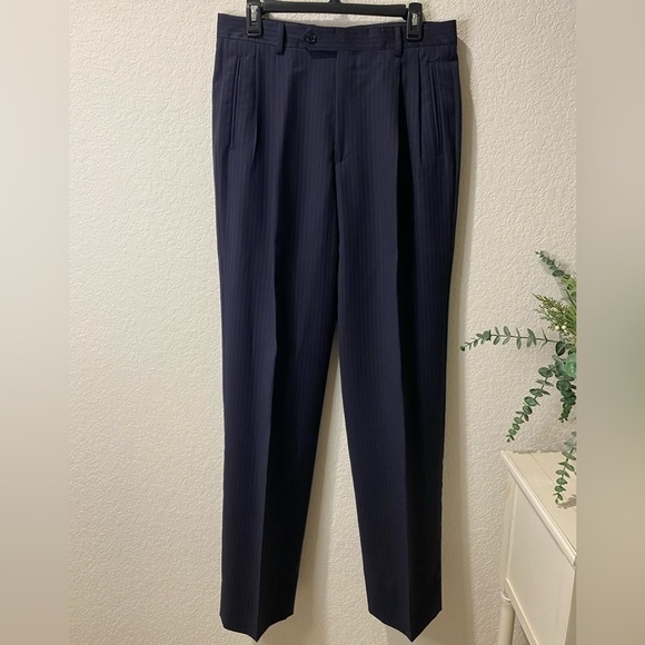 Donna Karen Signature Italian  2-Button Suit Set - Picture 10 of 15